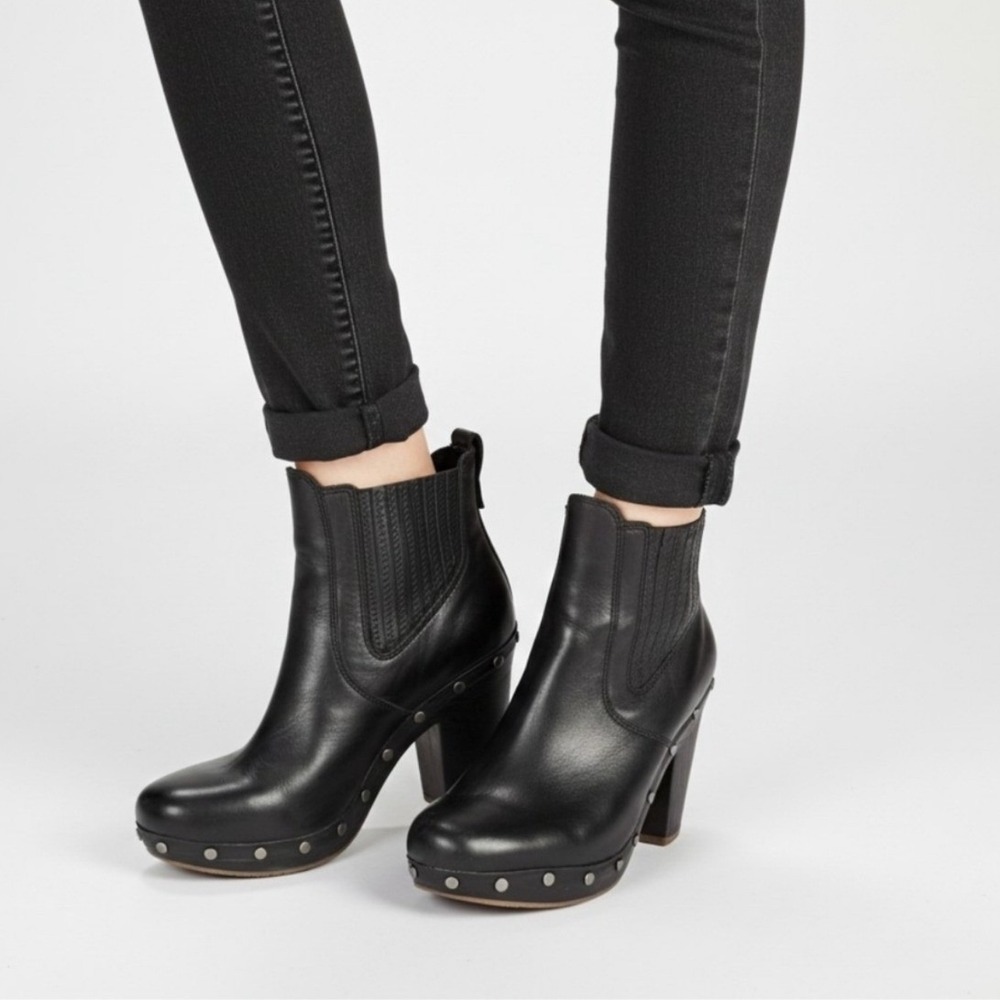 UGG Carberry‎ Leather Studded Clog Boots Womens 7 Black 1005755 Ankle Good